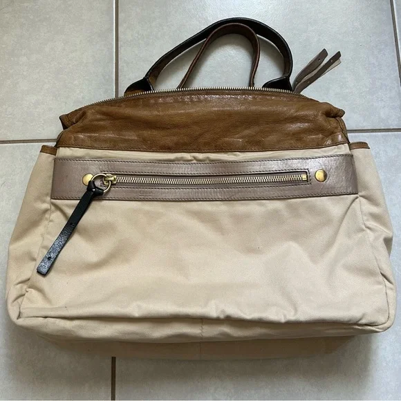 Chloé Bay leather tote bag in a distressed brown color - Picture 13 of 16